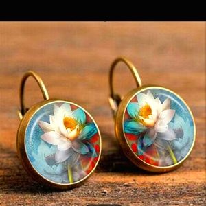 3/$25-Gorgeous vintage style earings